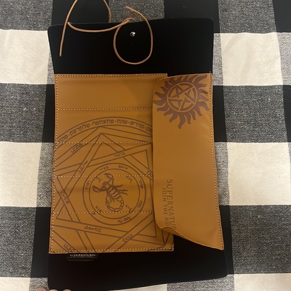 Supernatural Roll Up Leather Pen Case. - Picture 6 of 7